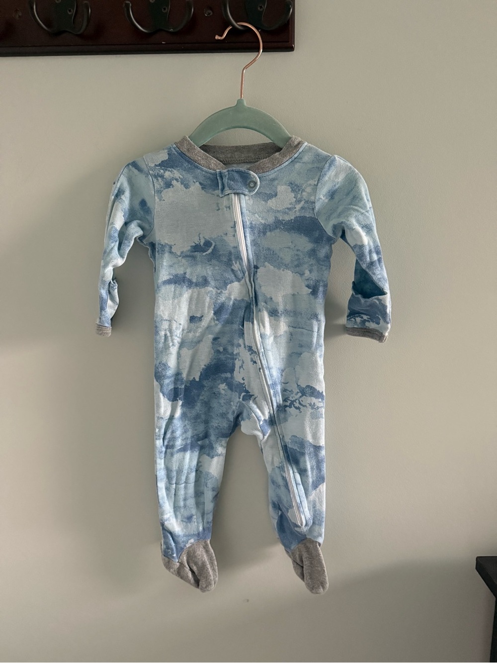 Baby Blue Watercolor Footed One-Piece Pajamas Size 3-6 months